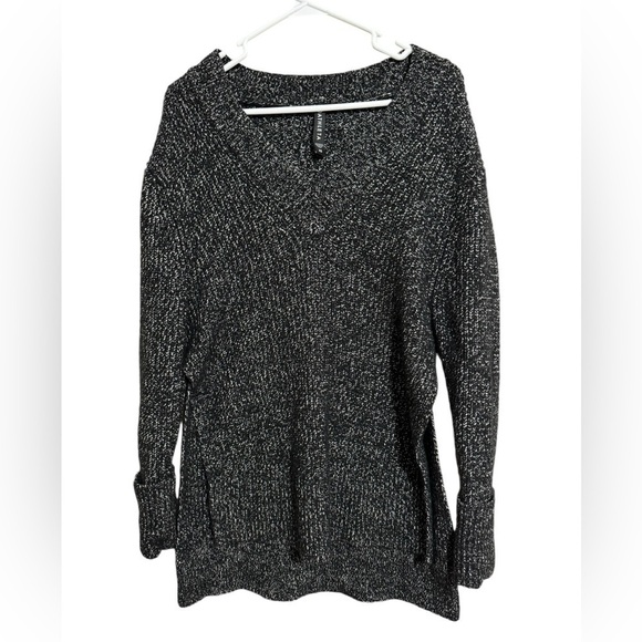 Athleta Black Marl Shasta Hi-Low V-Neck Wool Blend Chunky Sweater, X-SMALL - Picture 1 of 9